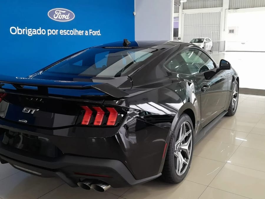 FORD MUSTANG 2025