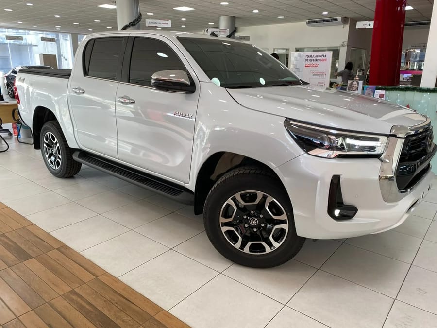 TOYOTA HILUX 2025