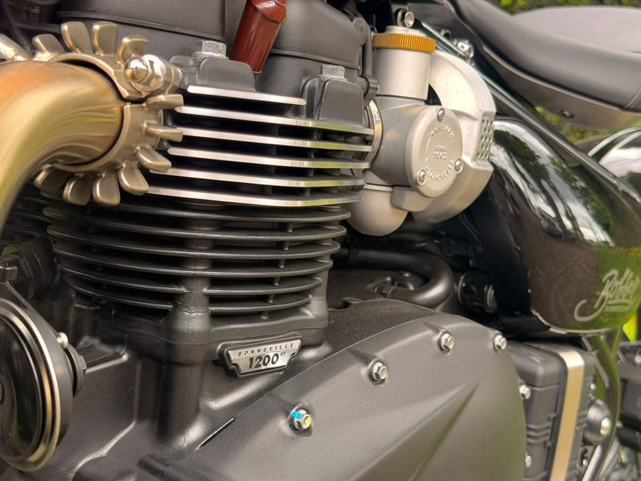 TRIUMPH Bonneville Bobber 2025