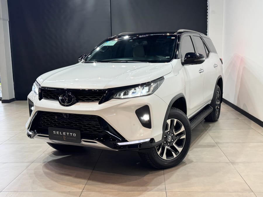 Toyota Hilux SW4 2025