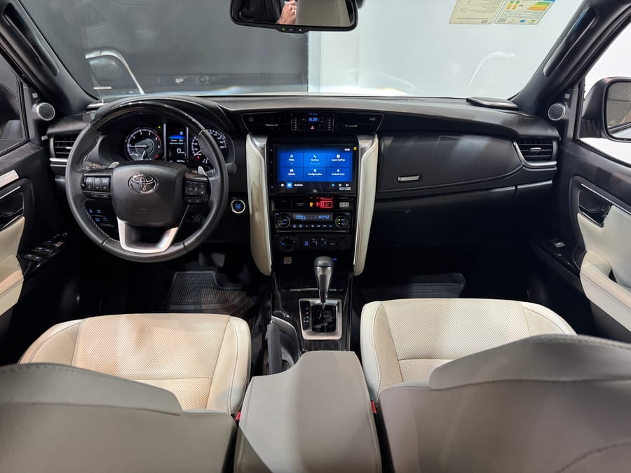 Toyota Hilux SW4 2025