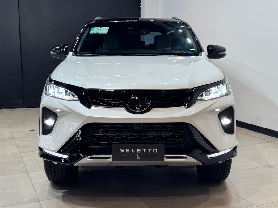 Toyota Hilux SW4 2025
