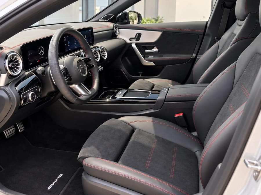 Mercedes-Benz CLA-200 2026
