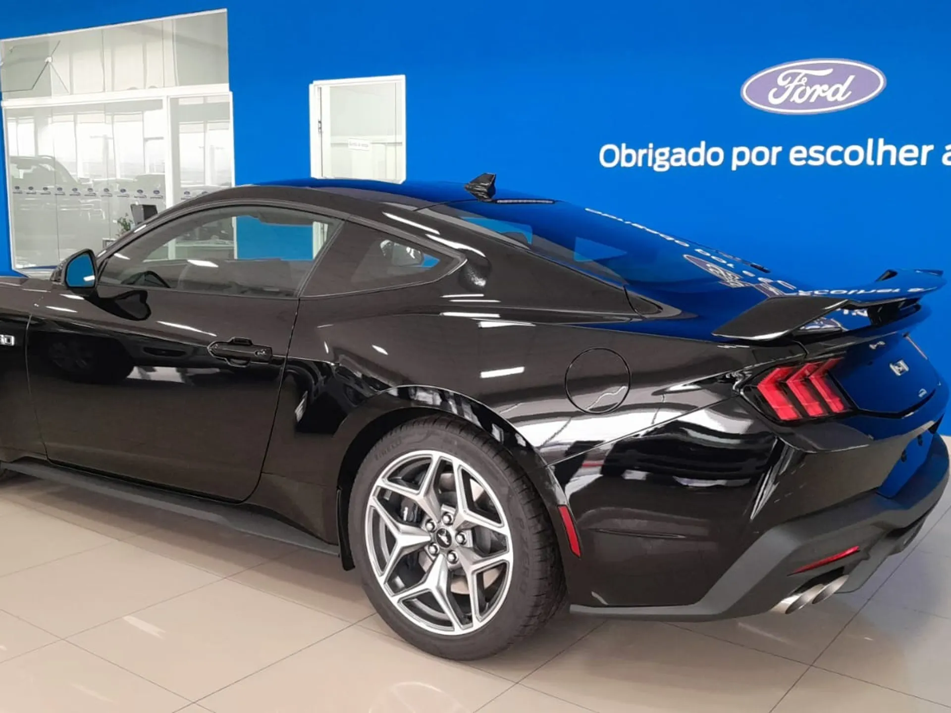 FORD  MUSTANG 2025