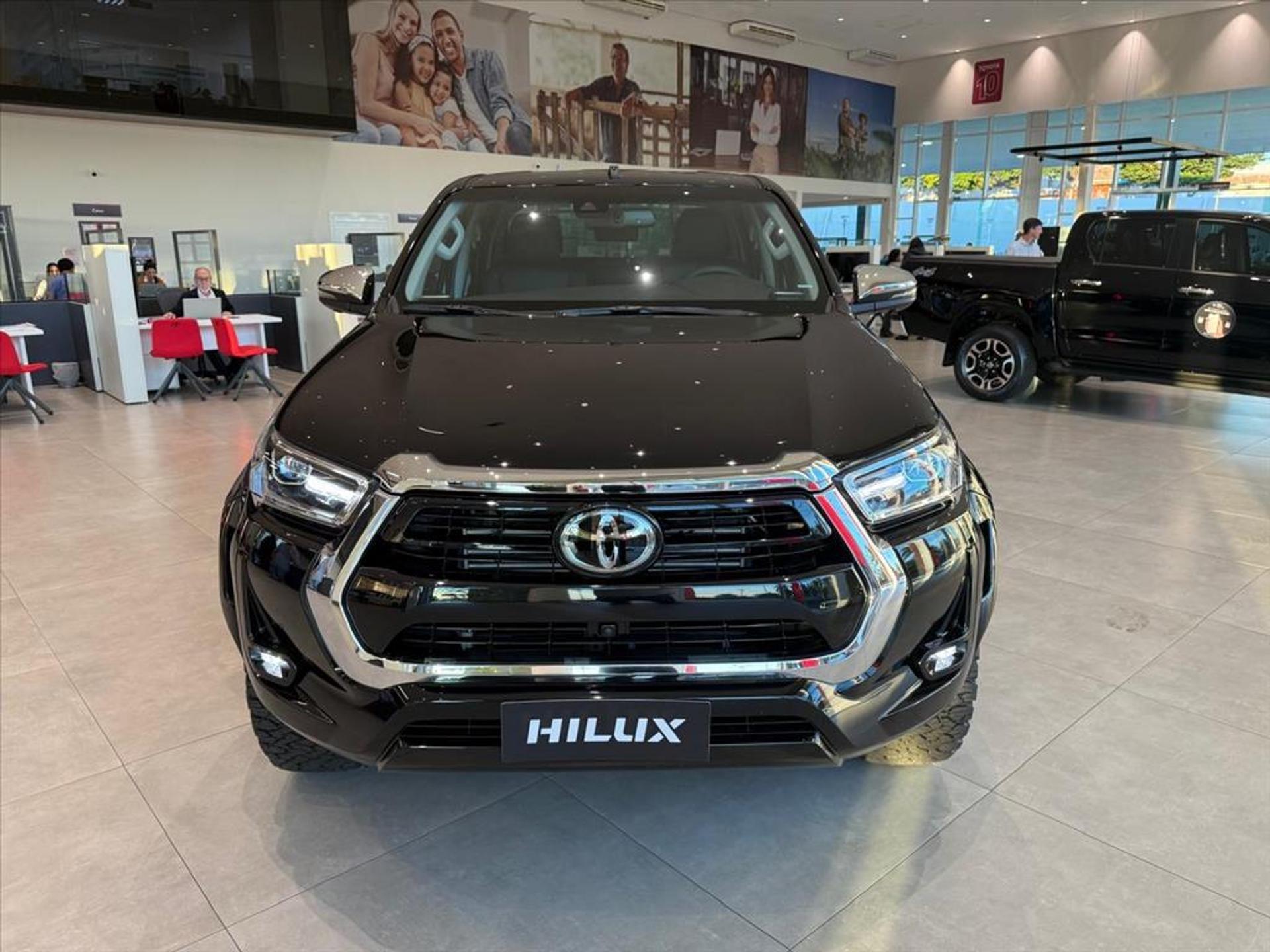 TOYOTA HILUX 2025