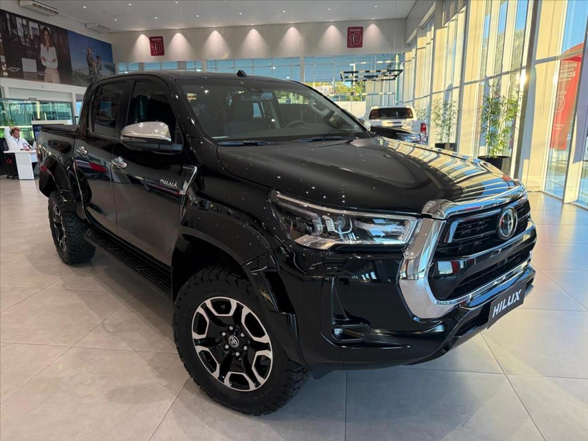 TOYOTA HILUX 2025