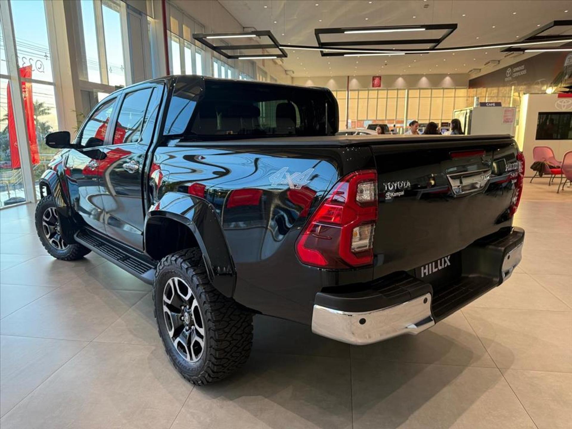 TOYOTA HILUX 2025