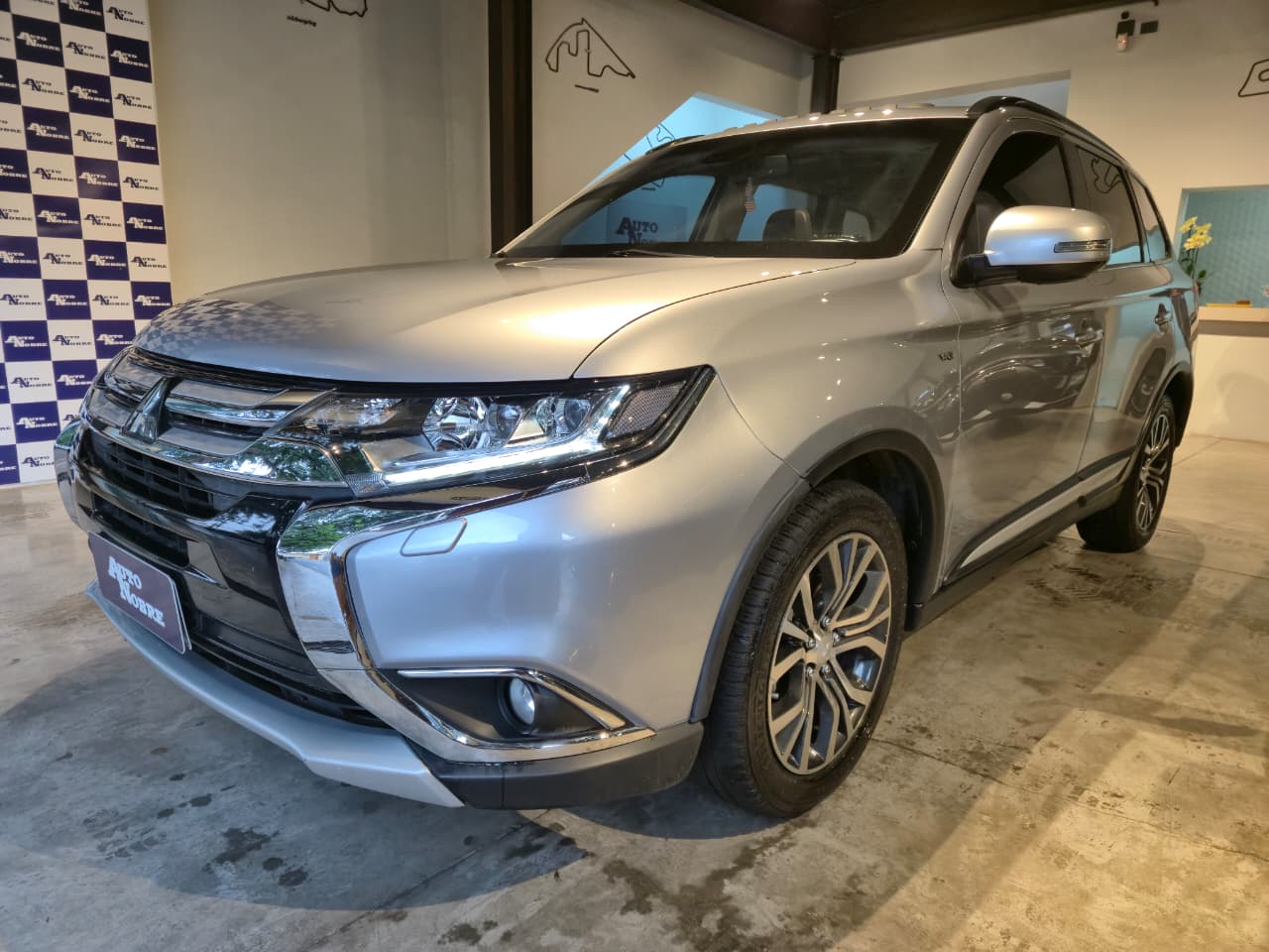 Mitsubishi Outlander 2016