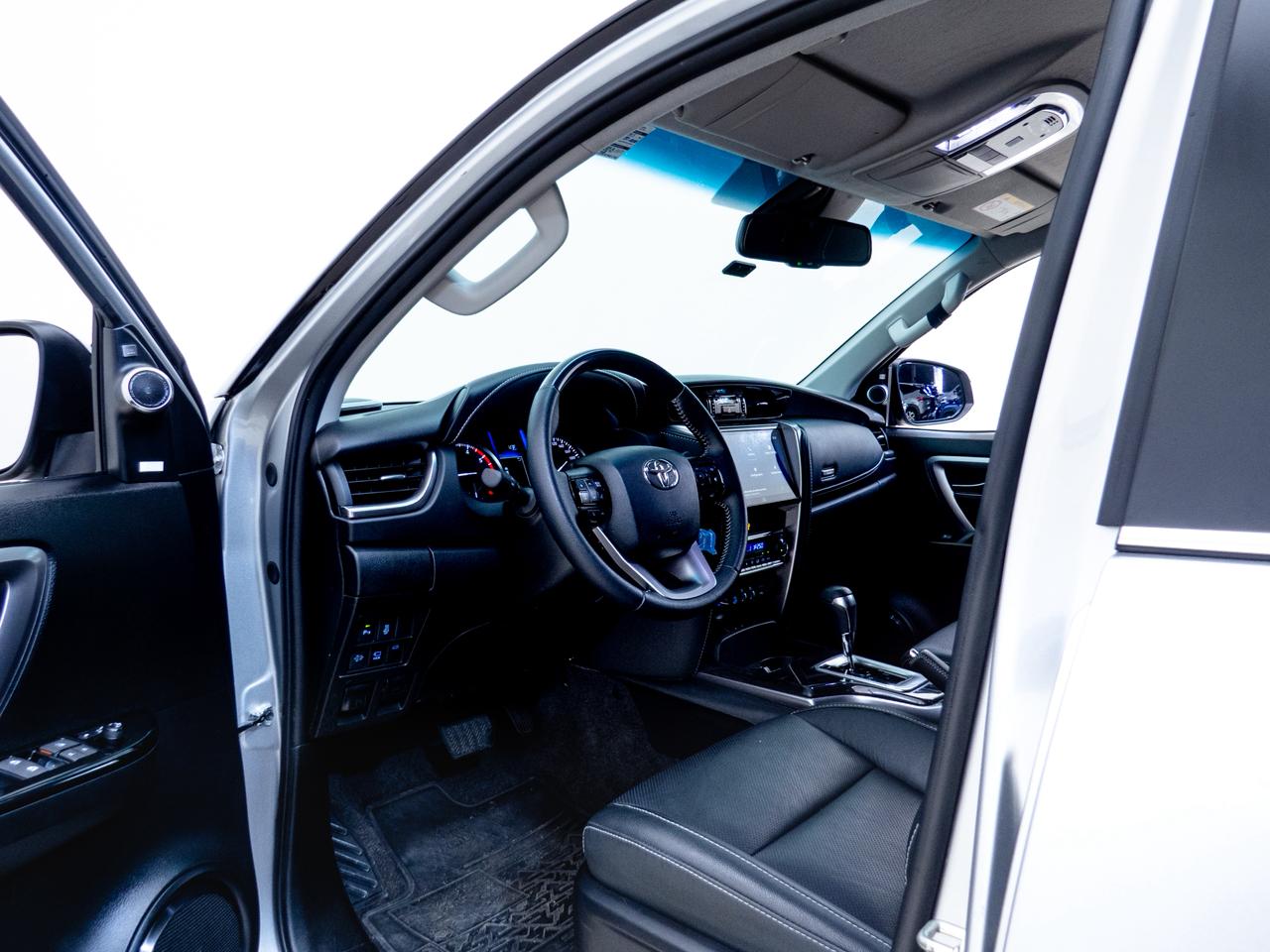 TOYOTA HILUX SW4 2024