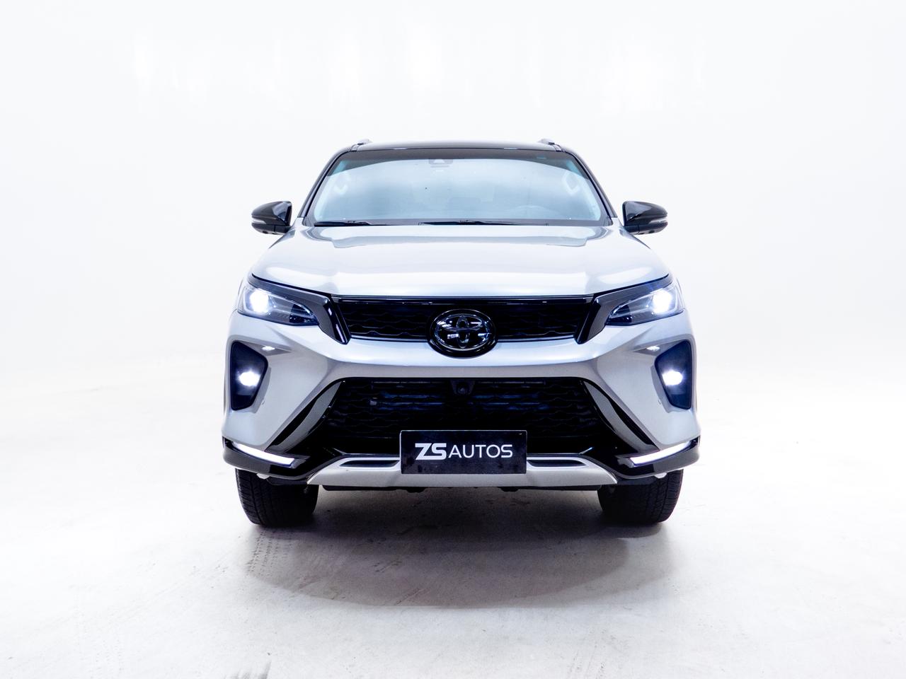 TOYOTA HILUX SW4 2024
