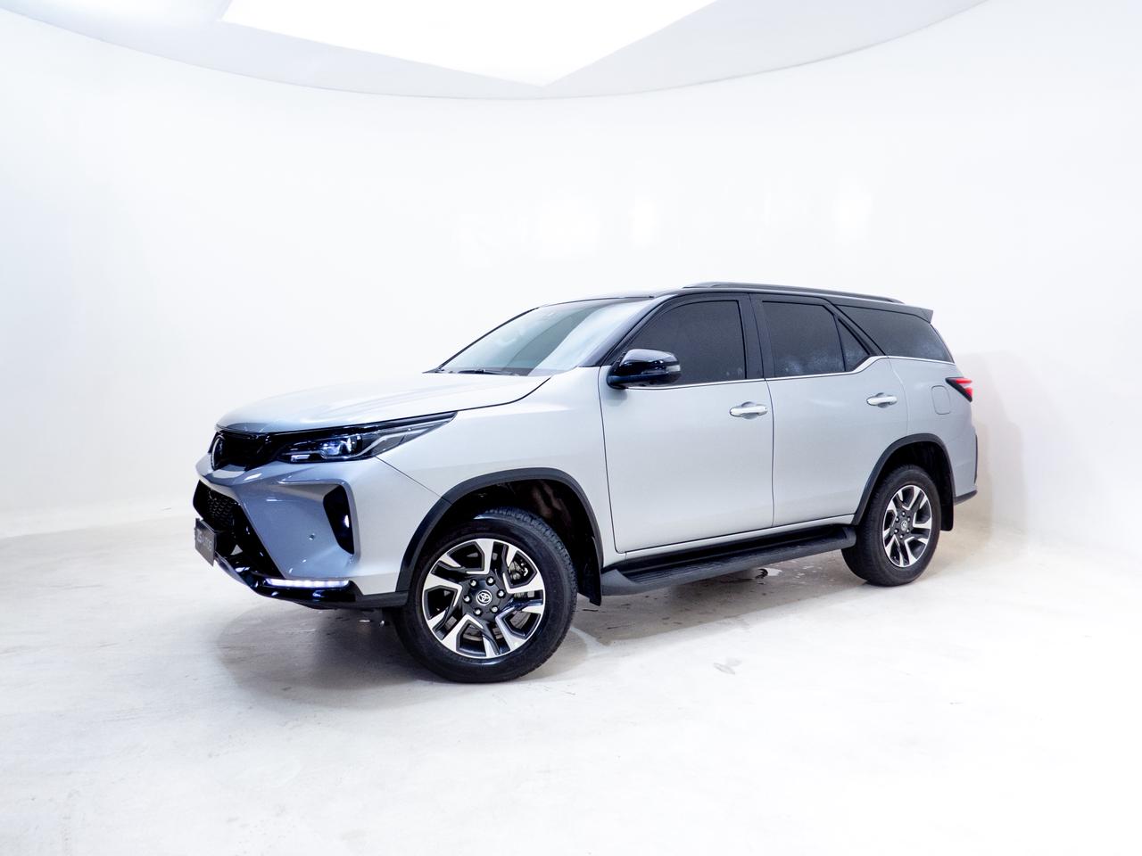 TOYOTA HILUX SW4 2024