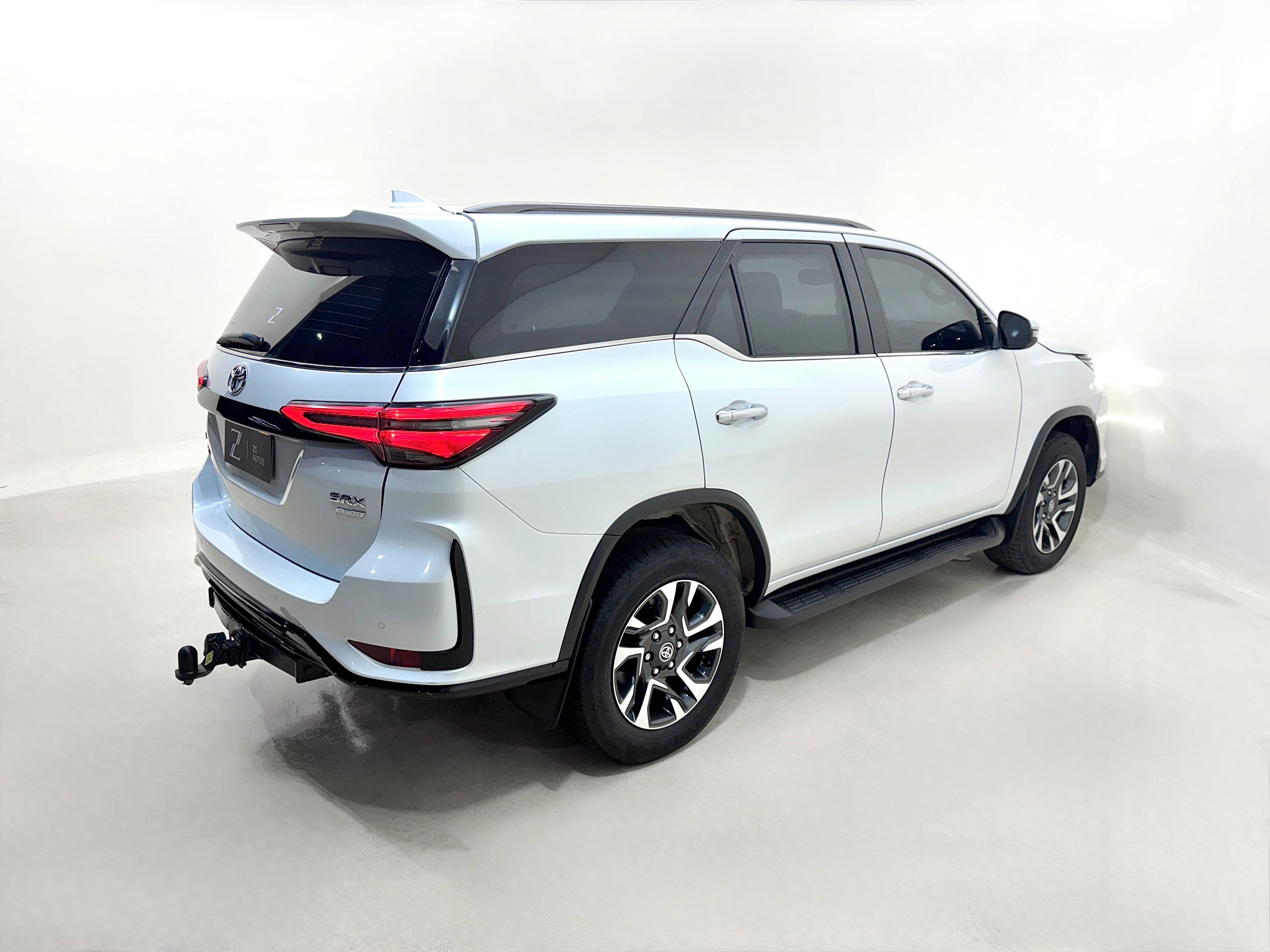 Toyota Hilux SW4 2025