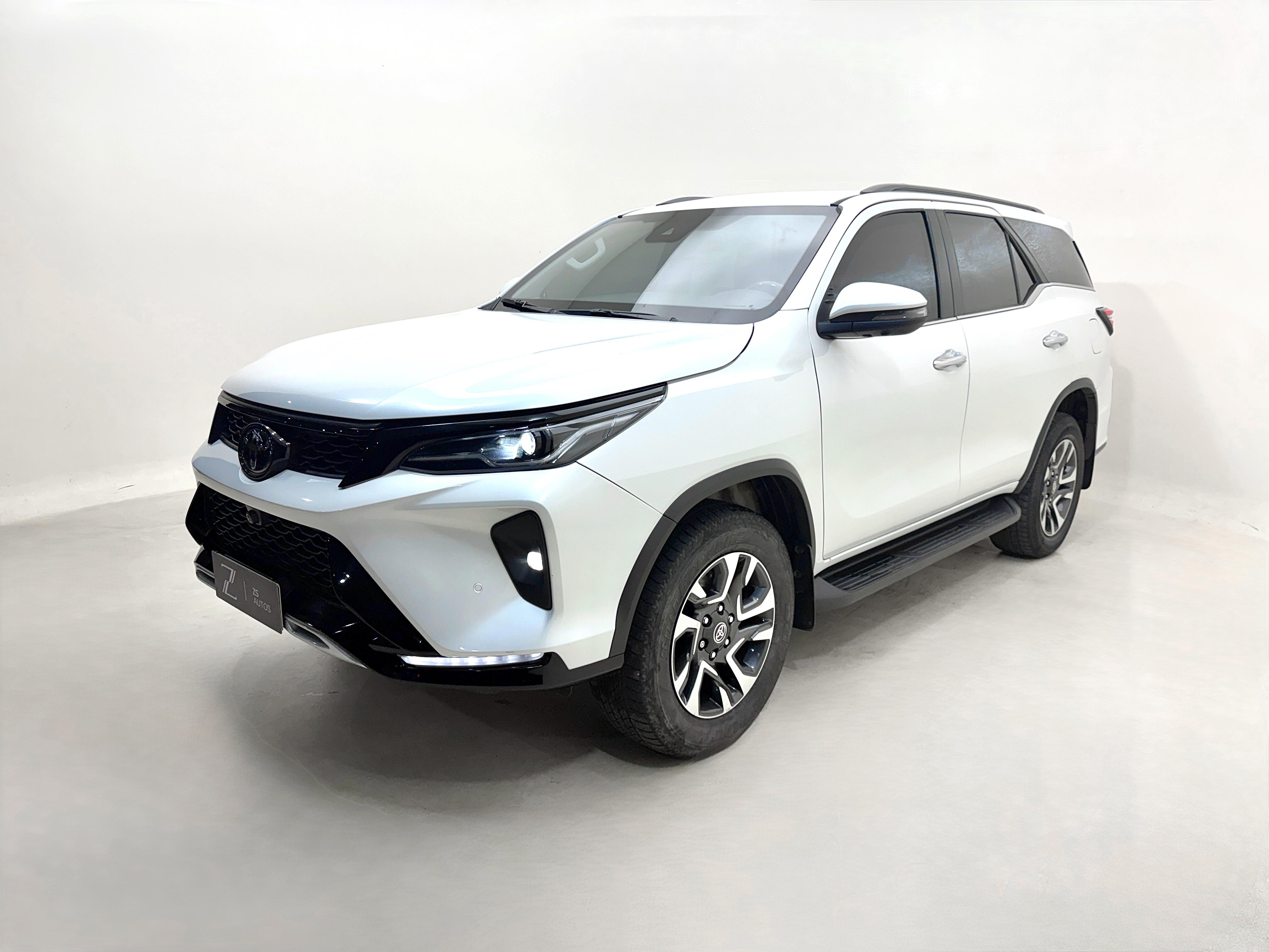 Toyota Hilux SW4 2025