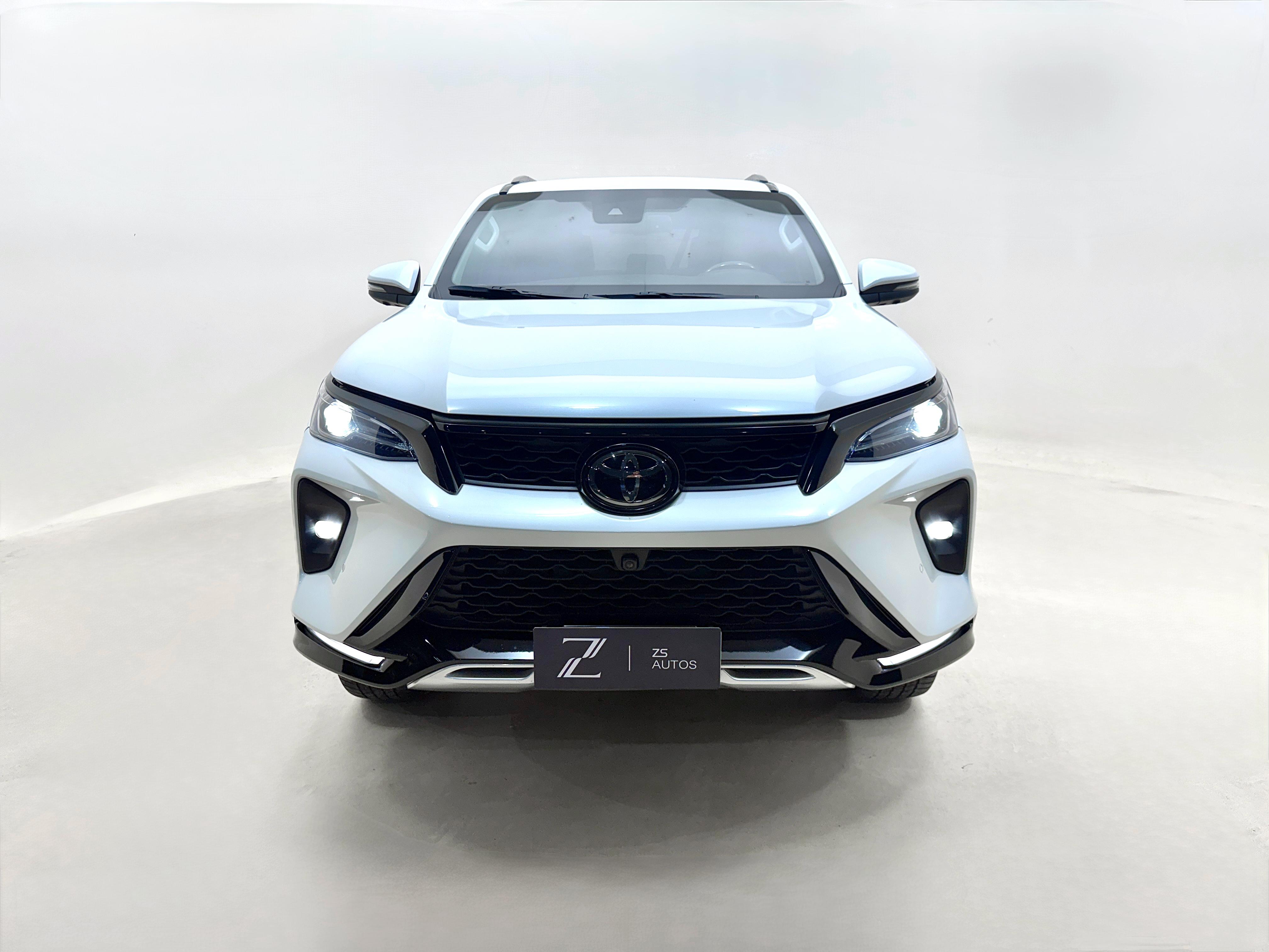 Toyota Hilux SW4 2025
