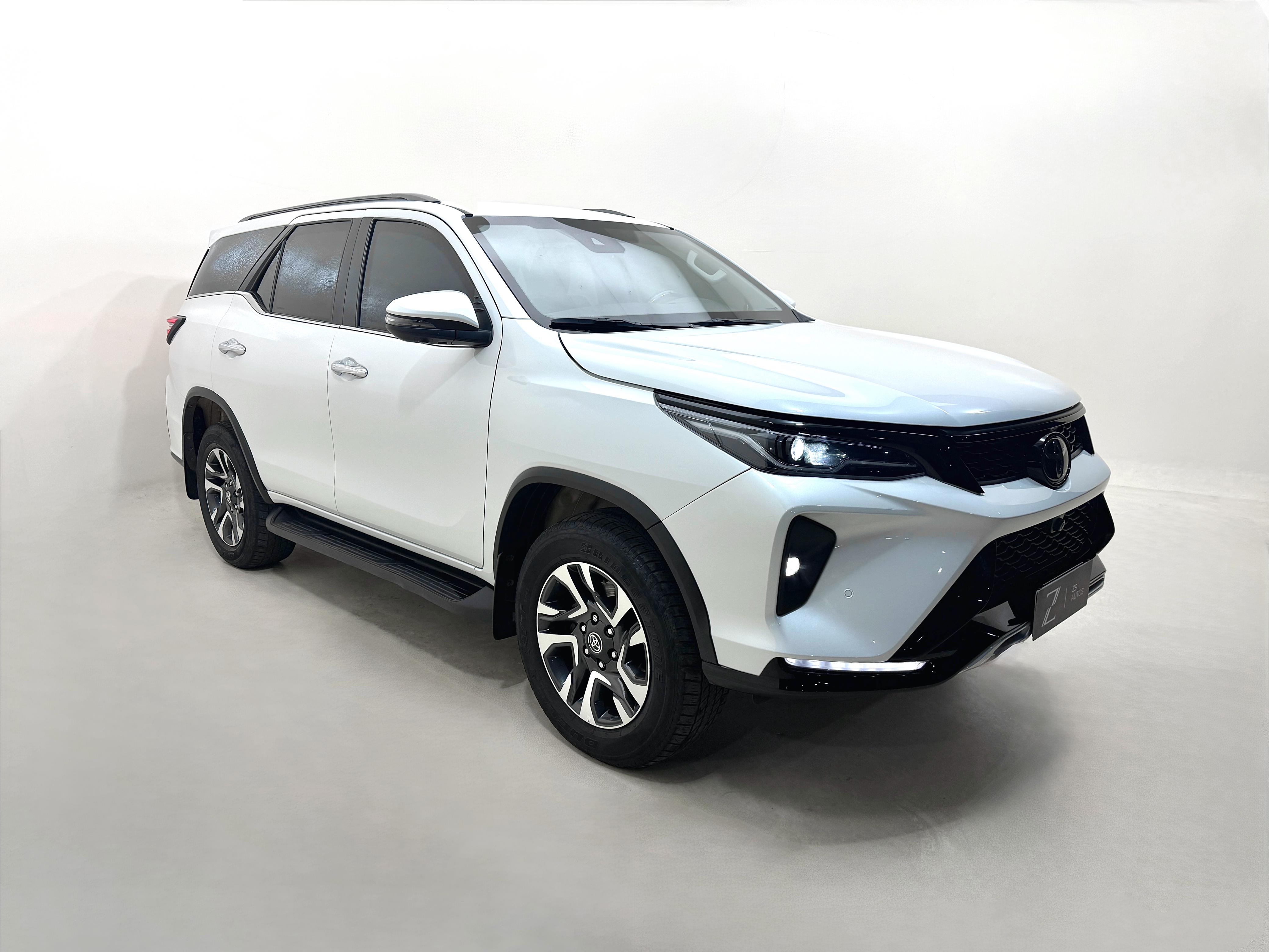 Toyota Hilux SW4 2025