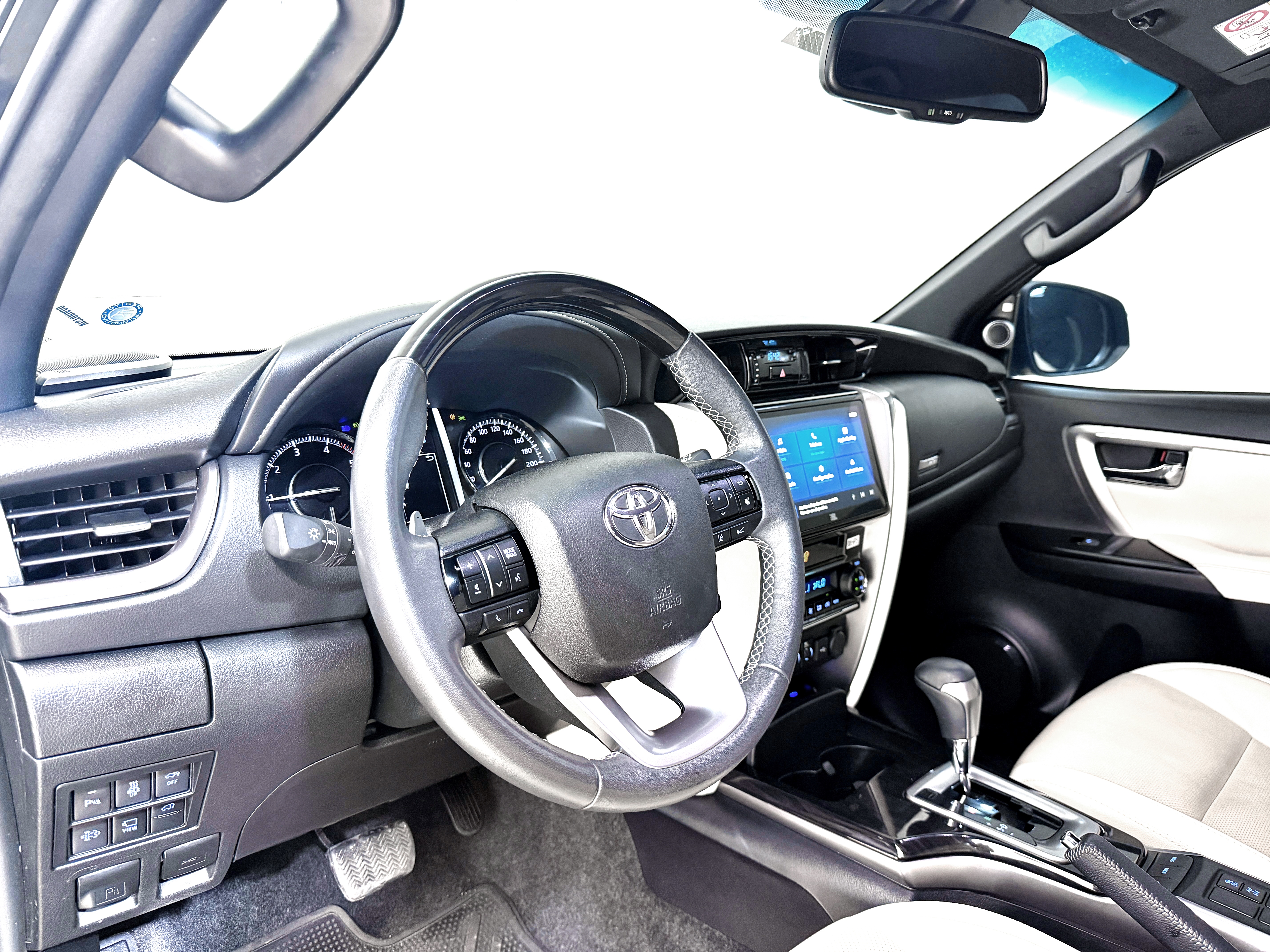 Toyota Hilux SW4 2025