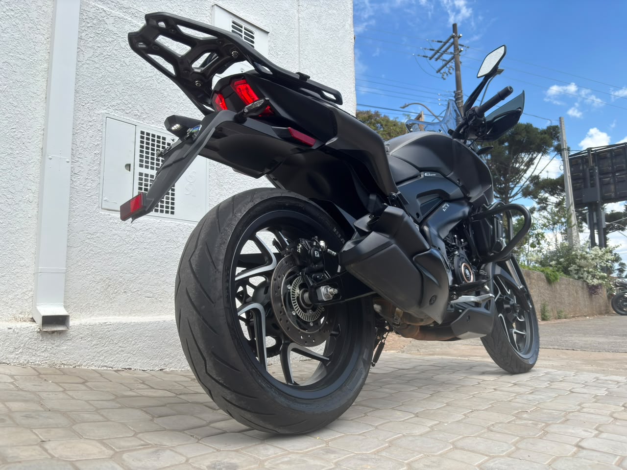 BAJAJ Dominar 400 2025