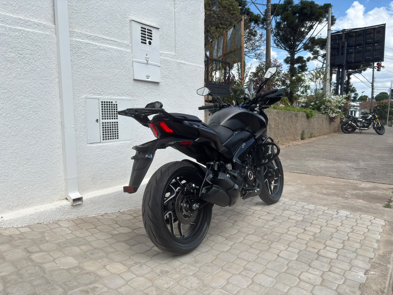 BAJAJ Dominar 400 2025