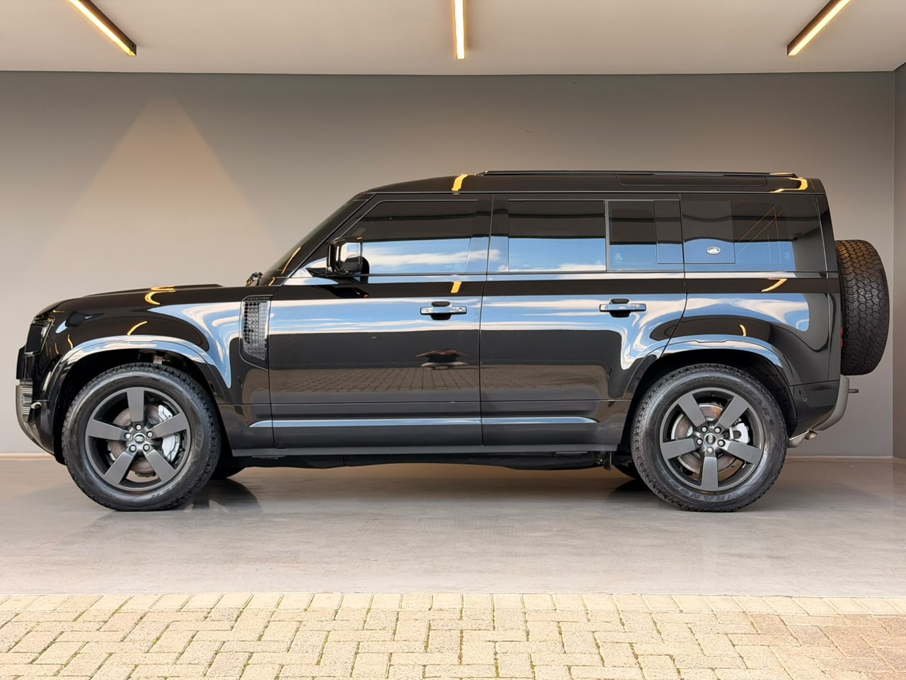 Land Rover Defender 110 2023