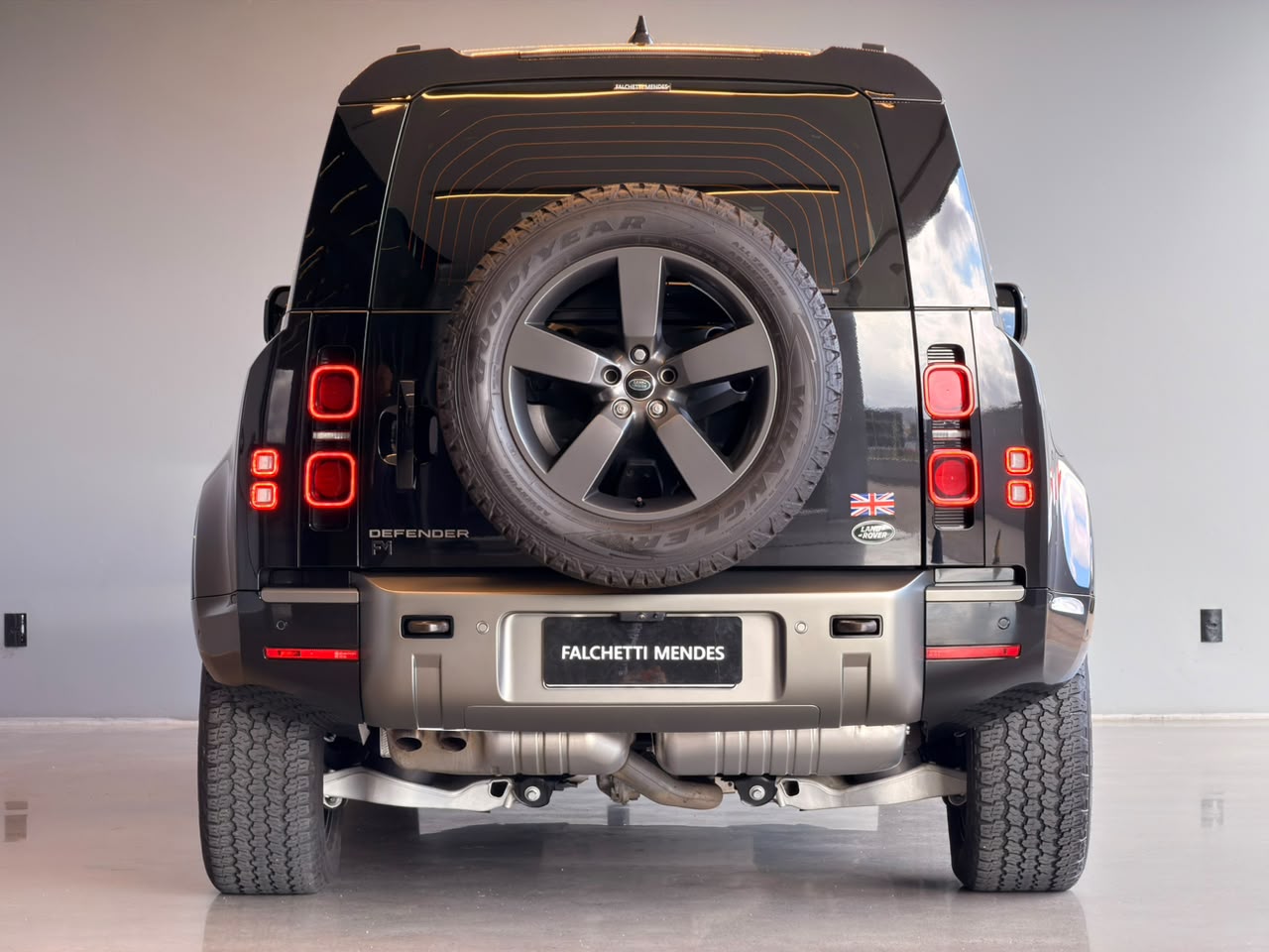 Land Rover Defender 110 2023