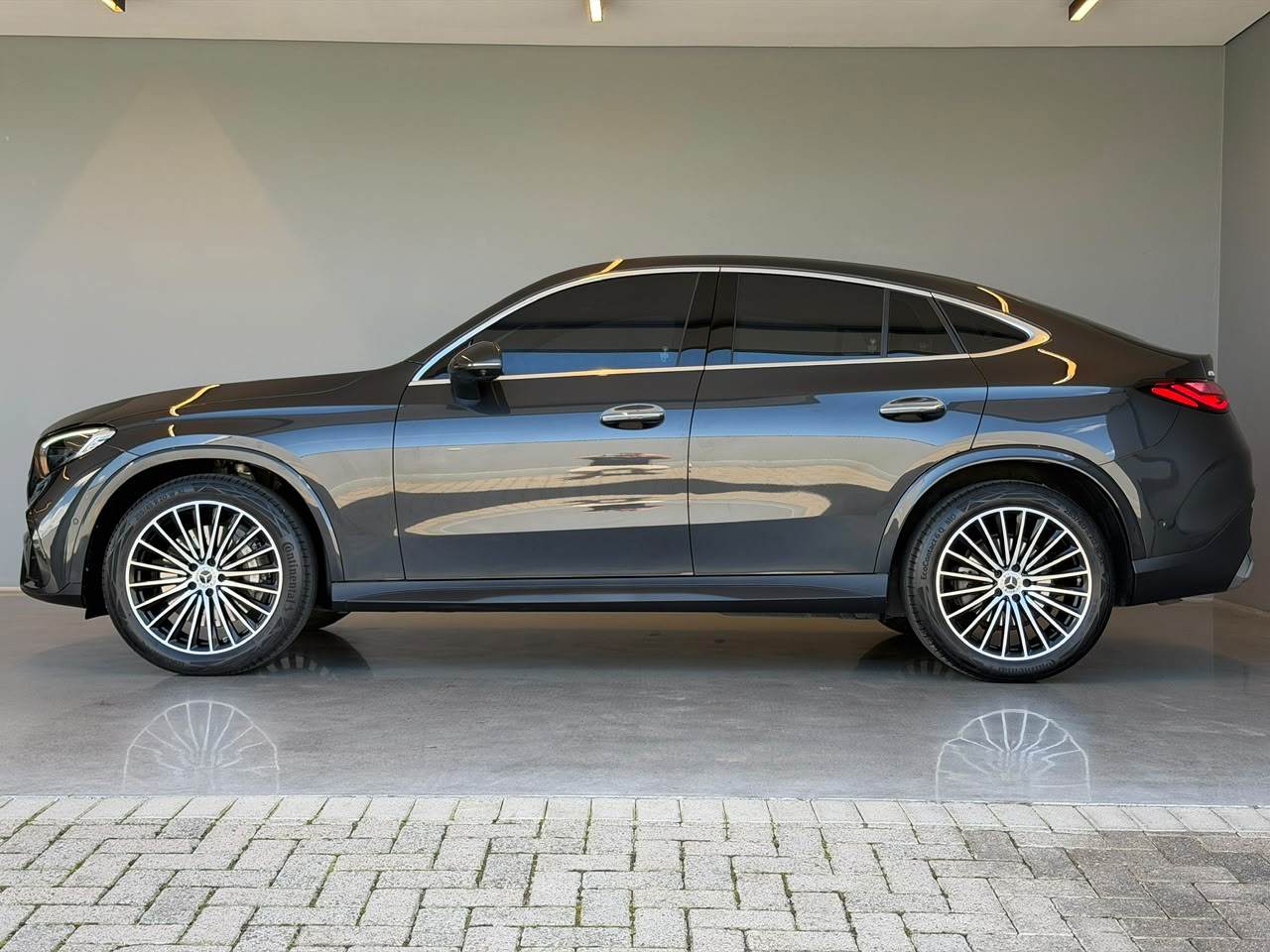 Mercedes-Benz GLC-300 2025