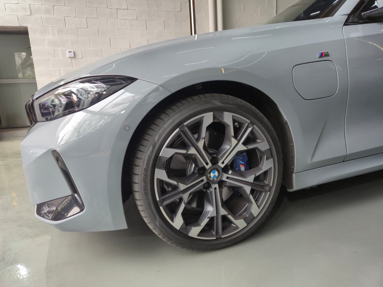 BMW 330e 2025