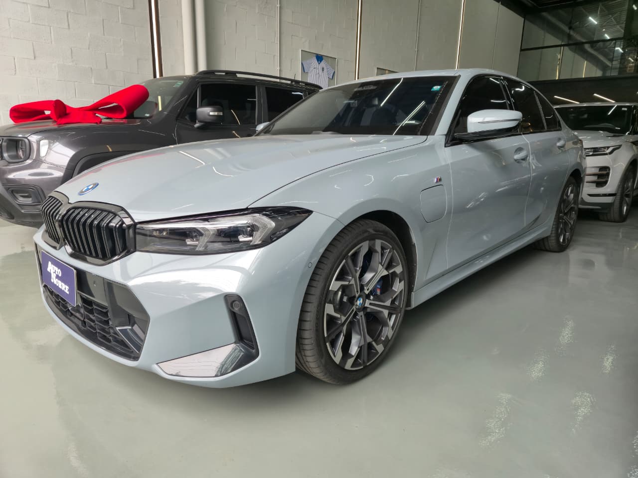 BMW 330e 2025
