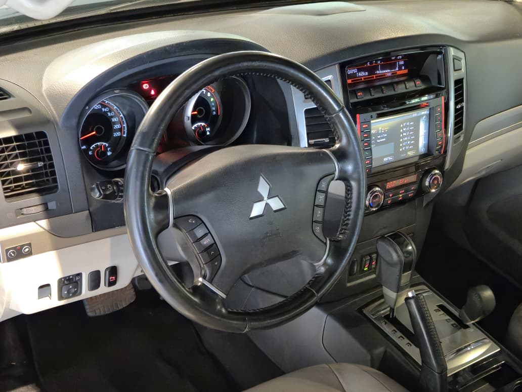 Mitsubishi Pajero 2015