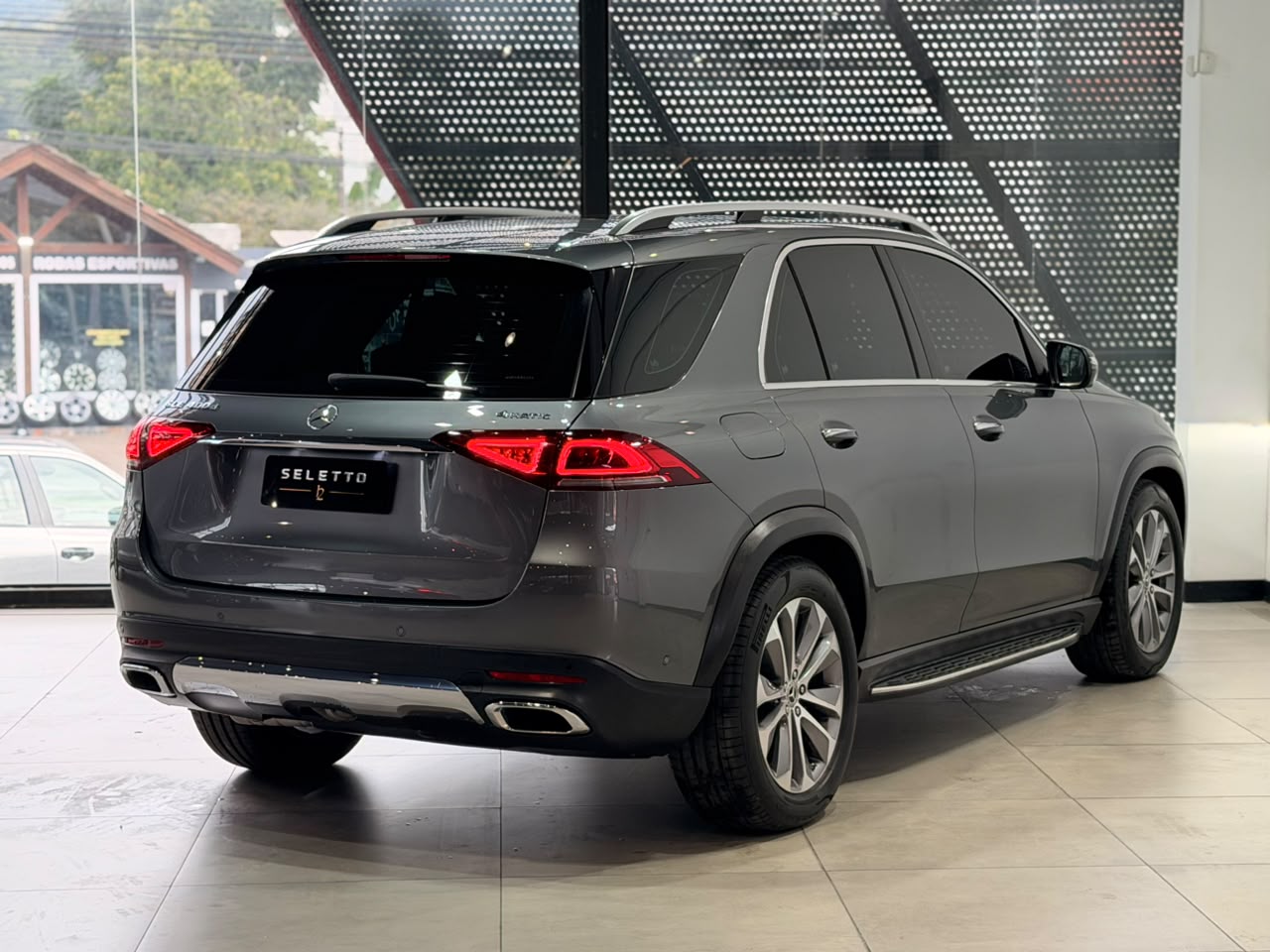 Mercedes-Benz GLE-400 2022