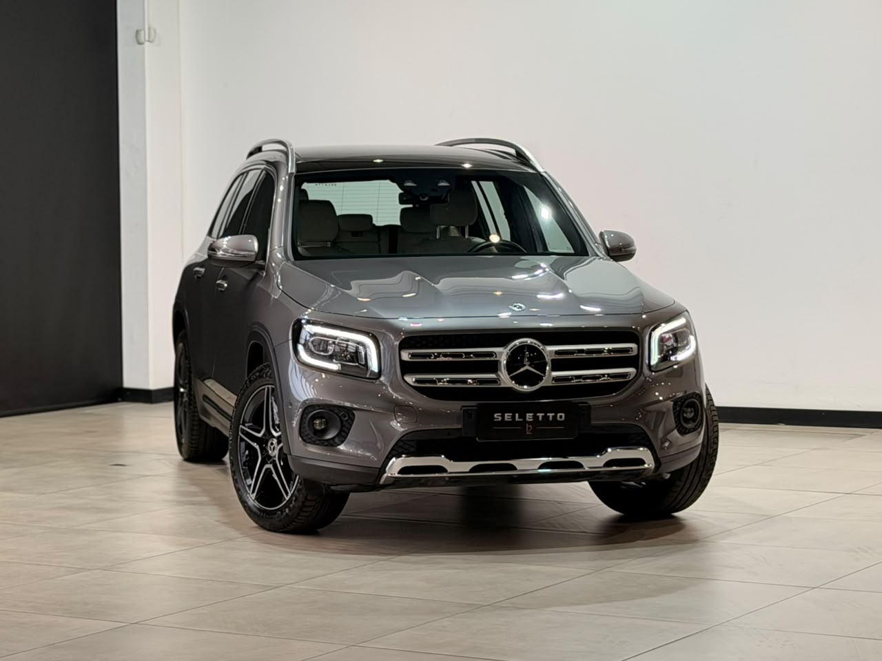 Mercedes-Benz GLB 2023