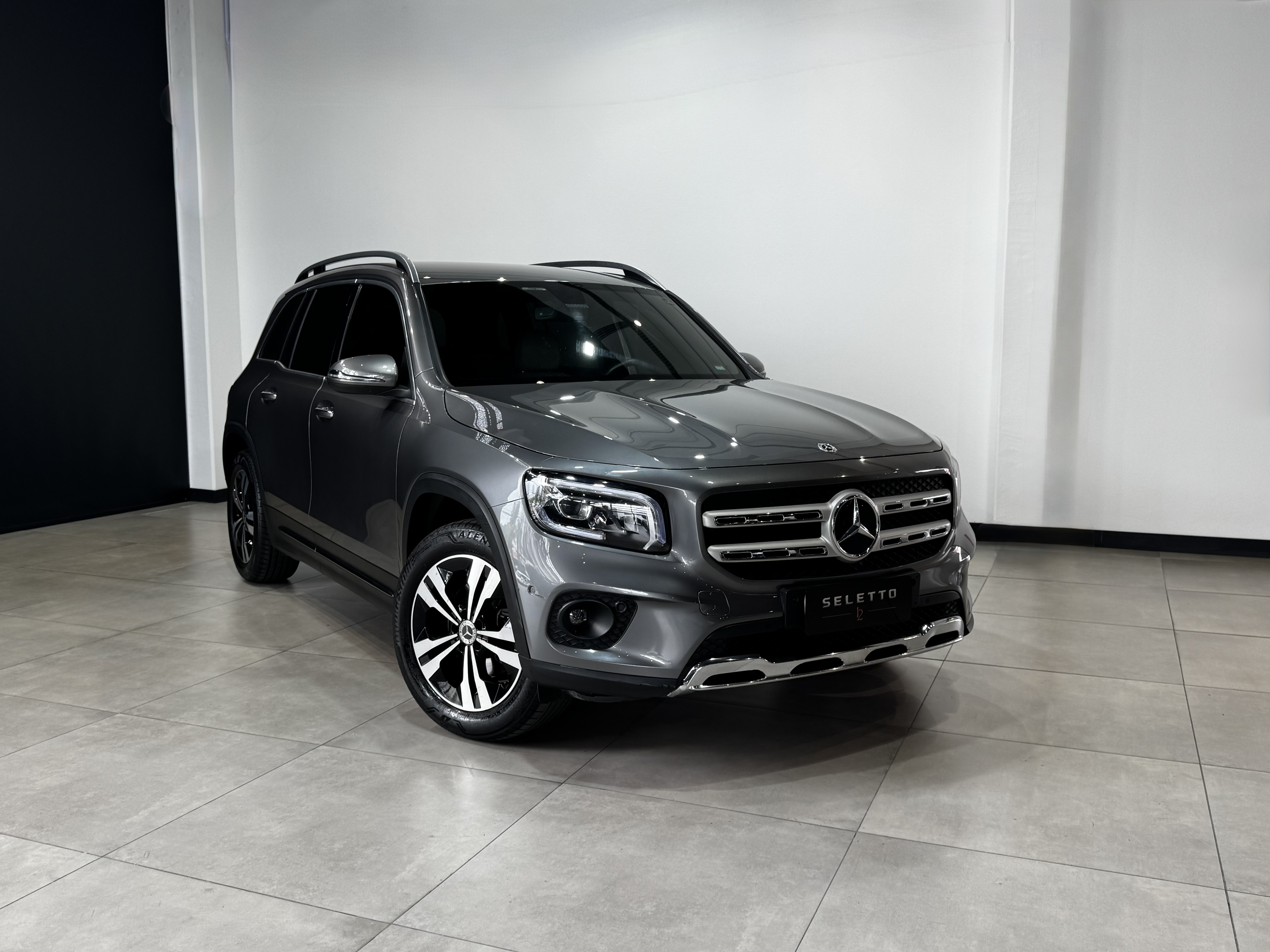 Mercedes-Benz GLB-200 2021
