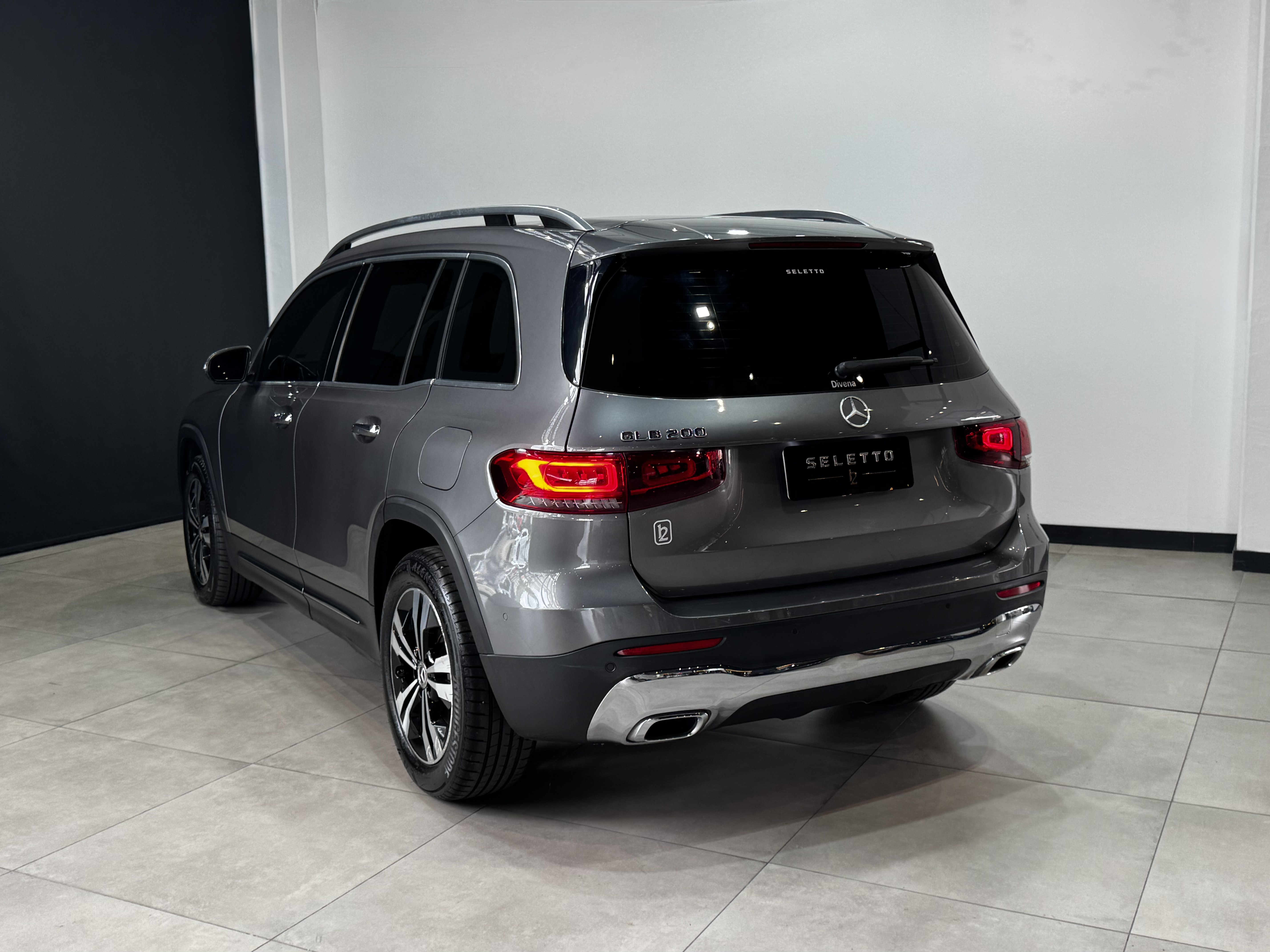 Mercedes-Benz GLB-200 2021